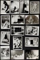 26 db Régi akt és pornó fotó, változó állapotban, 9x6 cm. és 8x6 cm. közötti méretben.