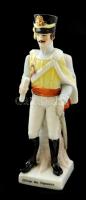 Kézzel festett porcelán katona "Officier des Chasseurs" felirattal, kopott, jelzés nélkül, m:22 cm