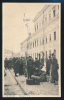 1942 Kijevbe januárban megérkező magyar katonák, a pályaudvaron. A fotón Záborszky Viktor, a magyar Síszövetség Sportbizottságának elnöke 14x10 cm