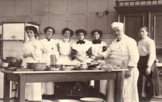 1909 Fiume, A magyar kormányzóság konyhai személyzete, szakáccsal / Kitchen staff of the Hungarian Governorate, cook, photo