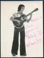 Ihász Gábor (1946-1989) énekes aláírása őt magát ábrázoló fotón