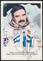 Georgi Ivanov Kakalov (1940- ) bolgár űrhajós aláírása őt magát ábrázoló fotólapon /  Signature of Georgi Ivanov (1940- ) Bulgarian astronaut on photograph