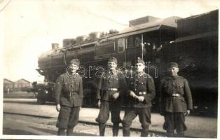 1940 Magyar katonák mozdonnyal / WWII   	 Hungarian soldiers with locomotive, photo (fl)
