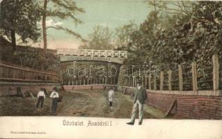 Aszód, utcakép híddal. Minden csak átmenete felirattal a hídon. kiadja Wahl Adolf