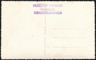 cca 1950 A kiskunfélegyházi focicsapat tagjai, hátulján pecséttel jelzett, 8,5×13,5 cm