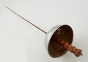 Régi vívótőr kard, fa markolattal, kopottas, rozsdás állapotban, h: 105 cm