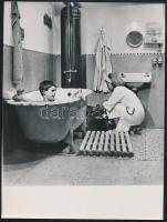 cca 1960 Otthon, édes otthon, 2 db szocreál fotó, 24×18 cm