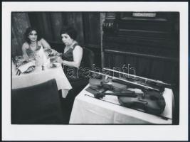 Benkő Imre (1943- ): Hungária Kávéház 1983, hátulján feliratozva, pecséttel jelzett, 18×24 cm