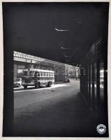 cca 1960 A 2-es busz (Ikarus), az Autóbuszüzem Propagandacsoport fotója, kartonra ragasztva, kis sérüléssel, 23,5×30 cm