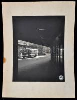 cca 1960 A 2-es busz (Ikarus), az Autóbuszüzem Propagandacsoport fotója, kartonra ragasztva, kis sér...