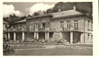 67 db főleg MODERN magyar fekete fehér városképes lap 3 nagy alakú Budapest lappal, vegyes minőség / 67 mostly modern Hungarian black and white town view postcards with 3 big sized Budapest postcards, mixed quality