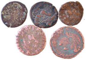 5db-os vegyes római kisbronz tétel, közte hamis darabbal is, benne I. Constantinus, I. Theodosius T:2-,3 5pcs of various Roman small bronze coins, with fake pieces, including Constanine I, Theodosius I C:VF,F