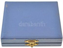 Berán Lajos (1882-1943) 1925. "M. Kir. Testnevelési Főiskola" Br emlékplakett (61mm) T:1- ...