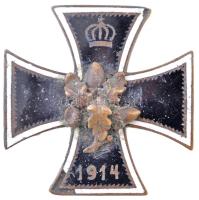 Német Birodalom 1914. Vaskereszt alakú, zománcozott jelvény (28x28mm) T:2,2- zománchiány German Empire 1914. Iron Cross shaped enamelled badge (28x28mm) C:XF,VF enamel missing