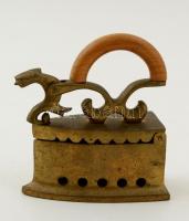 Mini réz vasaló, h:9 cm, m:8,5 cm