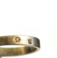 Díszes ezüst (Ag.) gyűrű, kő berakással, jelzett, méret: 52, bruttó 5 g