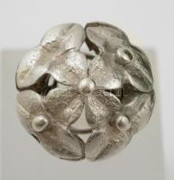 Díszes lóheremotívumos ezüst (Ag.) gyűrű, jelzett, méret: 51, nettó 6,2 g