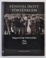 Fénnyel írott történelem. Szerk.: Jalsovszky Katalin és Stemlerné Balog Ilona. A bevezetést írta Stemlerné Balog Ilona. Bp., 2000, Helikon. Kiadói kartonált papírkötés, kiadói papí védőborítóban.