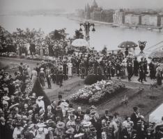 Fénnyel írott történelem. Szerk.: Jalsovszky Katalin és Stemlerné Balog Ilona. A bevezetést írta Ste...