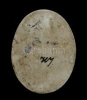 Kisméretű ovális porcelán medál, kézzel festett, jelzett, 4,5×3,5 cm