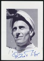 Pézsa Tibor (1935- ) olimpiai és világbajnok vívó aláírása egy őt ábrázoló fotón, 14x10 cm. / autograph signature