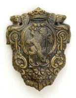 Máltai lovag ólomkatona bontatlan dobozban, fém címerpajzs alakú dísz 10x8 cm