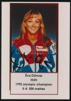 Dónusz Éva (1967-) olimpiai bajnok kajakos aláírása egy őt ábrázoló fotón, 13x9 cm. / autograph signature