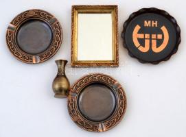 Réz tárgyak: 3 db mini tányér d: 9 cm, 1 db mini váza 6x3 cm + 1 db keretezett, antik tükör 10x7 cm