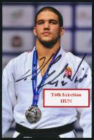 Tóth Krisztián (1994-) világbajnoki ezüstérmes cselgáncsozó aláírása egy őt ábrázoló fotón, 15x10 cm. / autograph signature