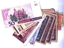 Vegyes: 20db-os bankjegy tétel, közte több osztrák bankjeggyel T:III-IV
Mixed: 20pcs of paper money...