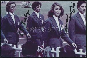 Tass Olga (1929-) olimpiai  és világbajnok tornász és Dömölky Lídia (1936-) olimpiai bajnok vívó aláírásai egy őket ábrázoló fotón, 10x15 cm./ autograph signatures.