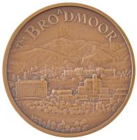 Amerikai Egyesült Államok / Colorado Springs 1975. "Broadmoor - Műkorcsolya-Világbajnokság" jelzett Br emlékérem, peremén "MEDALLIC ART CO.N.Y." beütéssel (50mm) T:1- fo. USA / Colorado Springs 1975. "Broadmoor - World Figure Skating Championships" hallmarked Br commemorative medal with "MEDALLIC ART CO.N.Y." mark on the edge (50mm) C:AU spotted