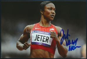 Carmelita Jeter (1979-) olimpiai és világbajnok amerikai atléta, sprinter aláírása egy őt ábrázoló fotón, 10x15 cm./ autograph signature