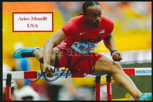 Aries Merritt (1985-) olimpiai bajnok amerikai atléta, gátfutó aláírása egy őt ábrázoló fotón, 10x15 cm./ autograph signature