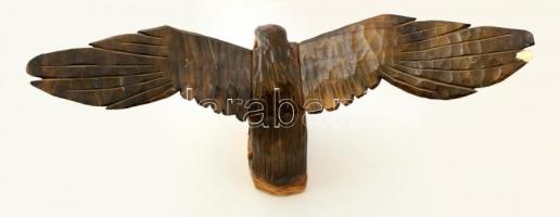 Halászó sas, faragott fa, szárnyán kis töréssel, szárnyai levehetőek, m:40 cm, h:75 cm