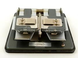 Ofotért filmvágó és -ragasztó, fém, gumírozott talppal, 11,5×10×4 cm