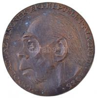 Soltra Elemér (1922-2013) 1986. "Hódolat az elsőnek, aki képjelet alkotott" Br emlékplakett (85,5mm) T:2 oxidációs fo.