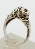 Ezüst(Ag) oroszlános gyűrű, jelzett, méret: 50, nettó: 3,3 g