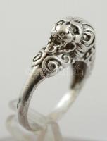 Ezüst(Ag) oroszlános gyűrű, jelzett, méret: 50, nettó: 3,3 g