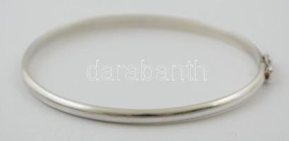 Ezüst(Ag)  vékony karperec, jelzett, 4,8x5,8 cm, nettó: 3,7 g