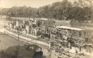 "Debrecen", "Szeged" és "Kecskemét" őrnaszádok legénységgel a fedélzeten, Emke fotószalon. Dunai Flottila / Hungarian river guard ships, photo