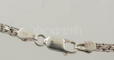 Ezüst(Ag) fonott négyszögletes karlánc, jelzett, h: 18 cm, nettó: 5,4 g