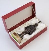 Demjén Imre (1937- ): Magyar katonai viselettörténet: Magyar öltözetű tábornok teljes dísz-/gálaegye...