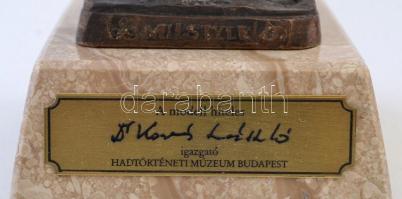 Demjén Imre (1937- ): Magyar katonai viselettörténet: Magyar öltözetű tábornok teljes dísz-/gálaegye...