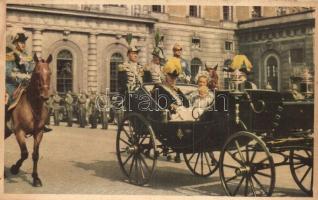 53 db főleg RÉGI hintókat lovaskocsikat ábrázoló képeslap / 53 mostly pre-1945 horse carts and carri...