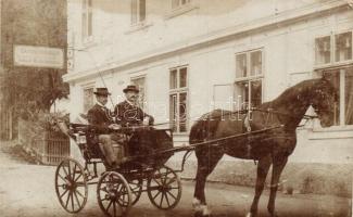 53 db főleg RÉGI hintókat lovaskocsikat ábrázoló képeslap / 53 mostly pre-1945 horse carts and carri...