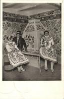 58 db főleg MODERN magyar népviseletes motívum képeslap / 58 mostly modern Hungarian folklore motive...