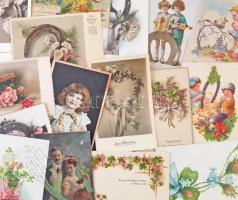 67 db RÉGI újévi motívum képeslap, vegyes minőség / 67 pre-1945 New Year greeting motive postcards, mixed quality