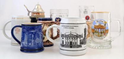 9 db különböző söröskorsó, közte 3 db üveg és 6 kerámia, 1 fedéllel