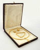 Aranyszínű bizsu szett: nyaklánc, karkötő, fülbevaló pár, díszdobozban